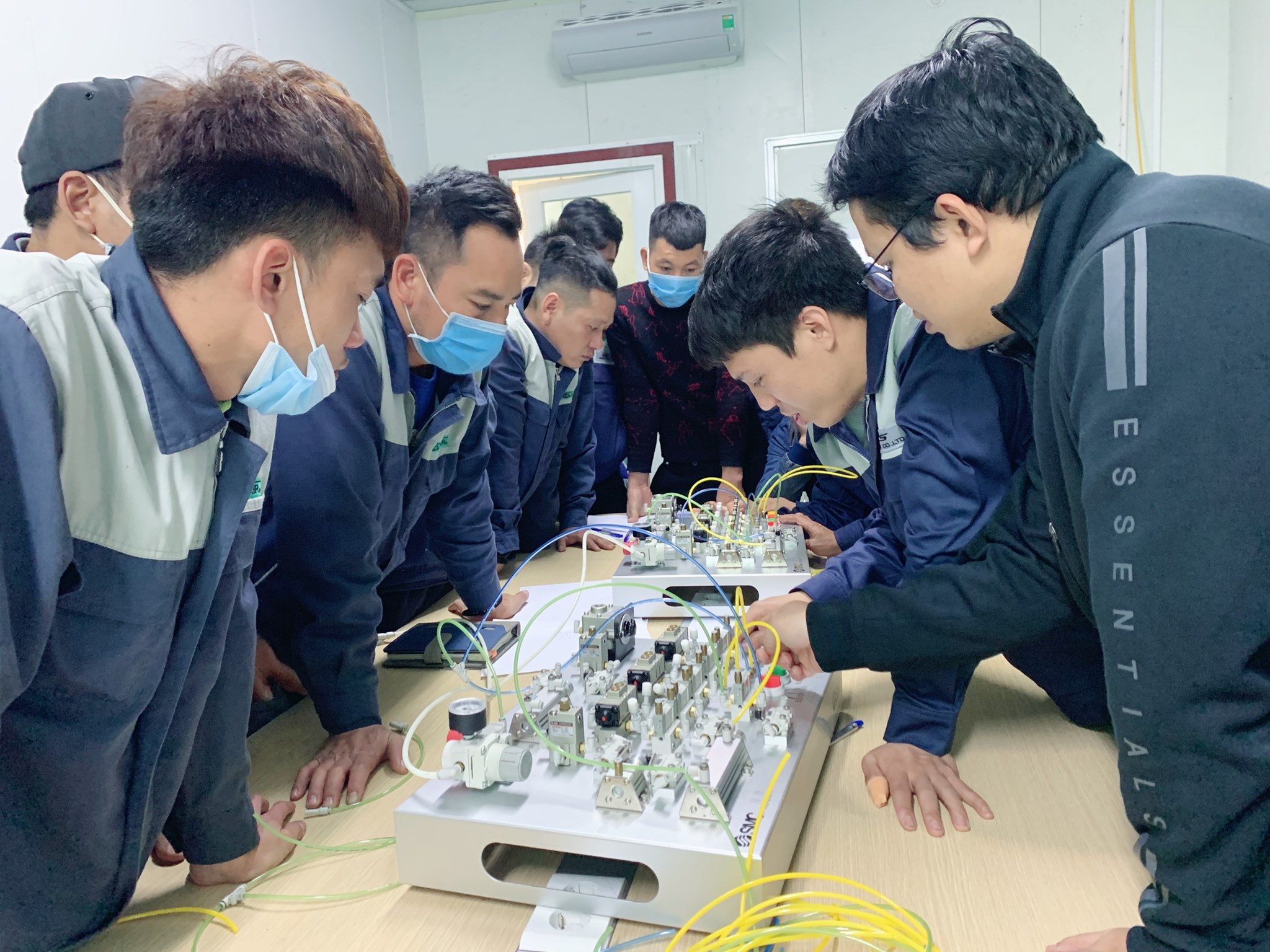Pneumatic training course Pneumatic training course